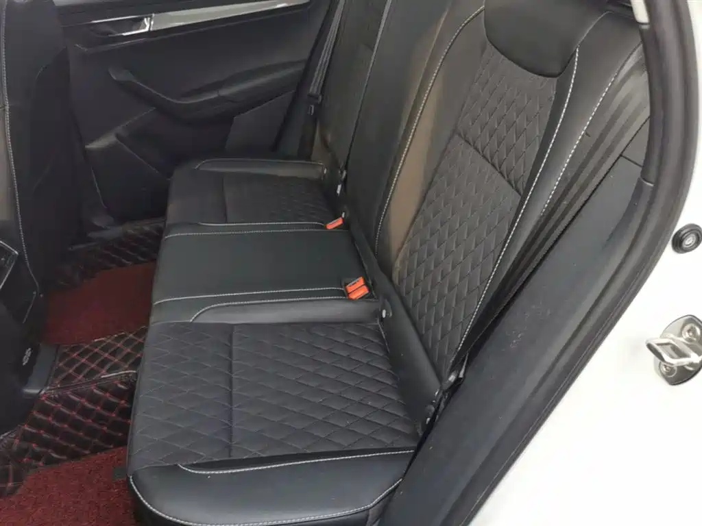 Skoda Karoq — фото 17