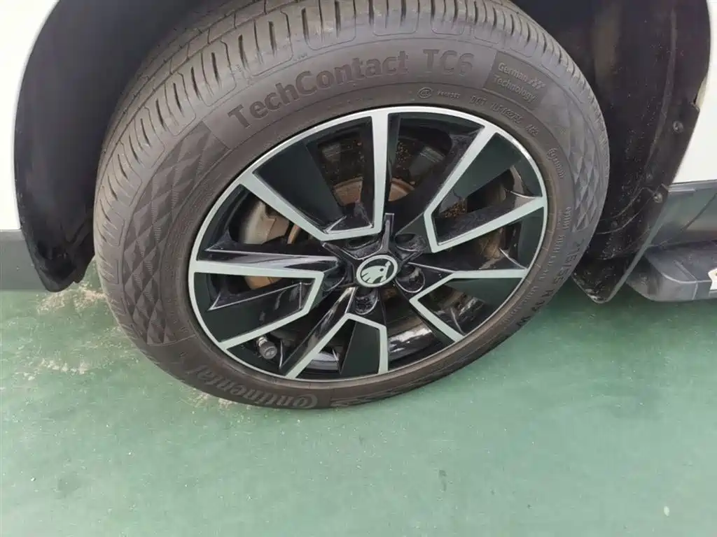 Skoda Karoq — фото 23