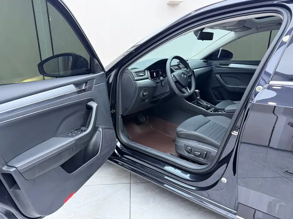 Skoda Superb — фото 7