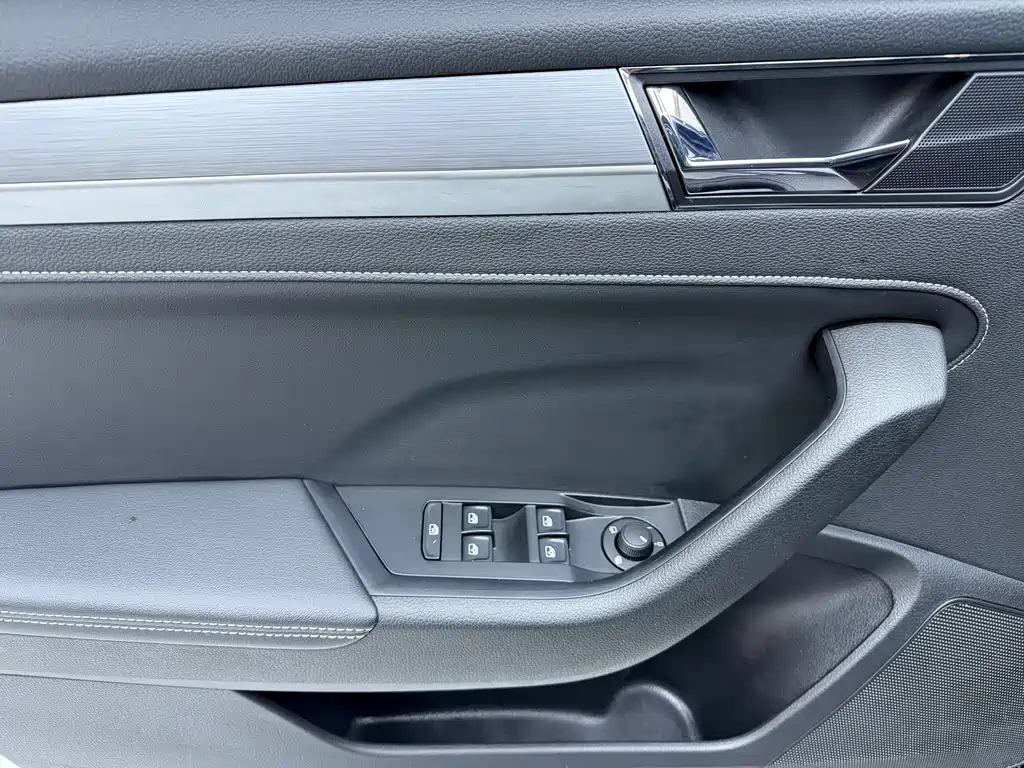 Skoda Superb — фото 8