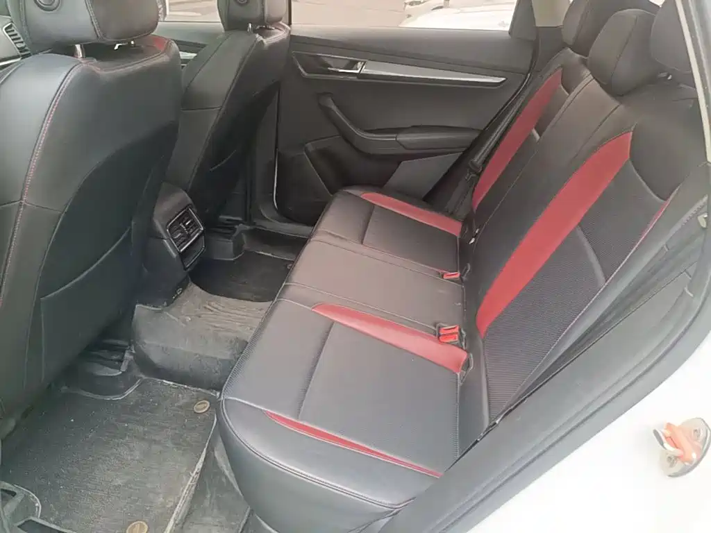 Skoda Karoq — фото 13
