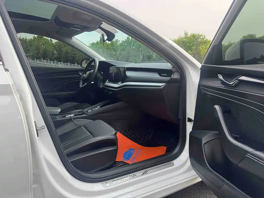 Skoda Octavia — фото 10