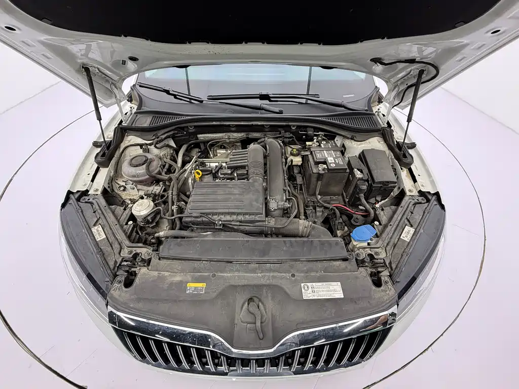 Skoda Superb — фото 8