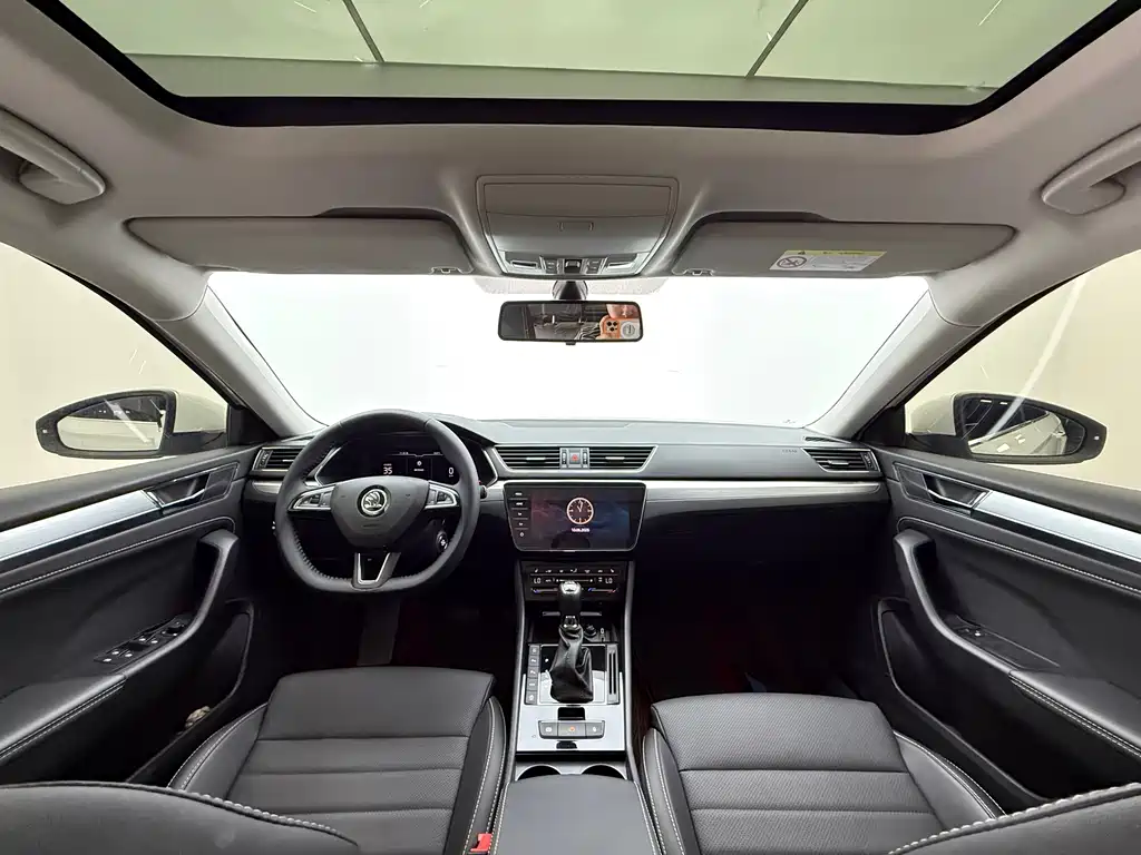 Skoda Superb — фото 9