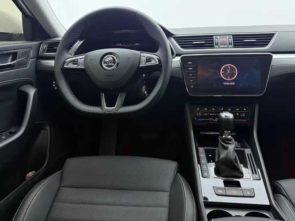 Skoda Superb — фото 10