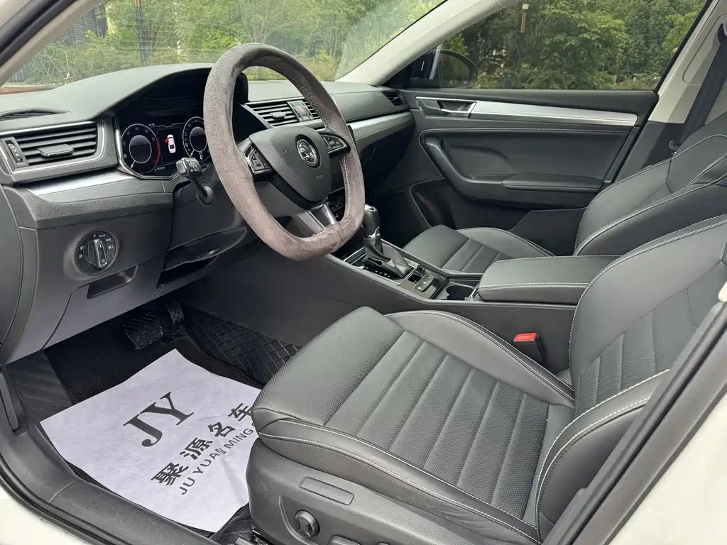 Skoda Superb — фото 4