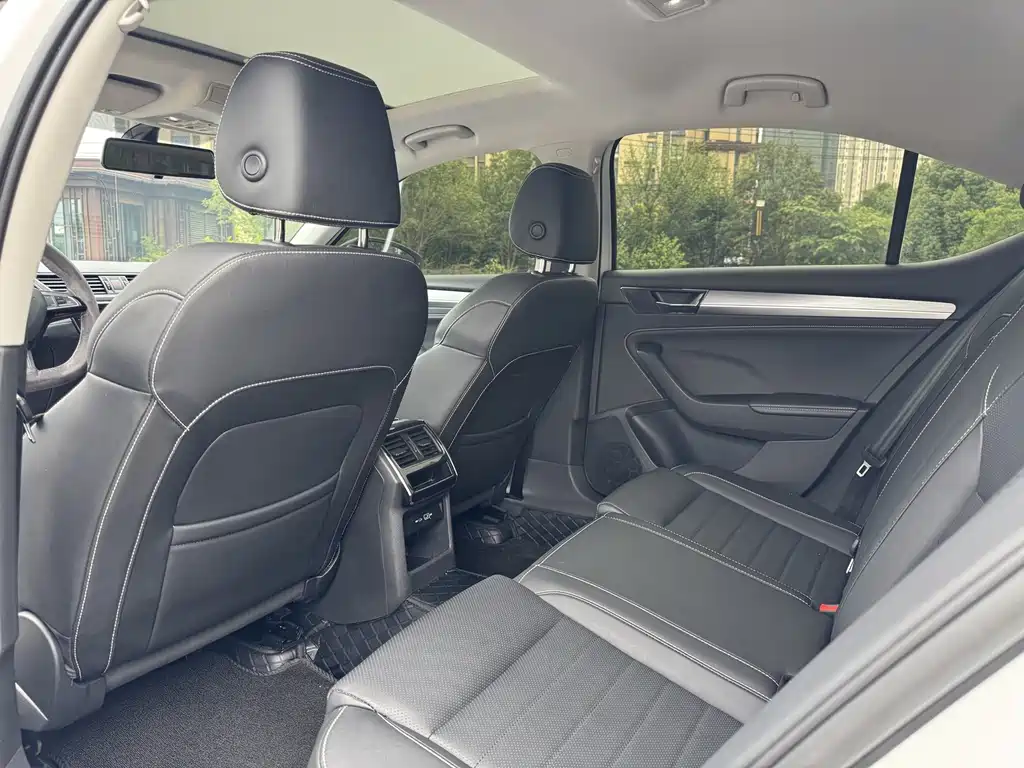 Skoda Superb — фото 5