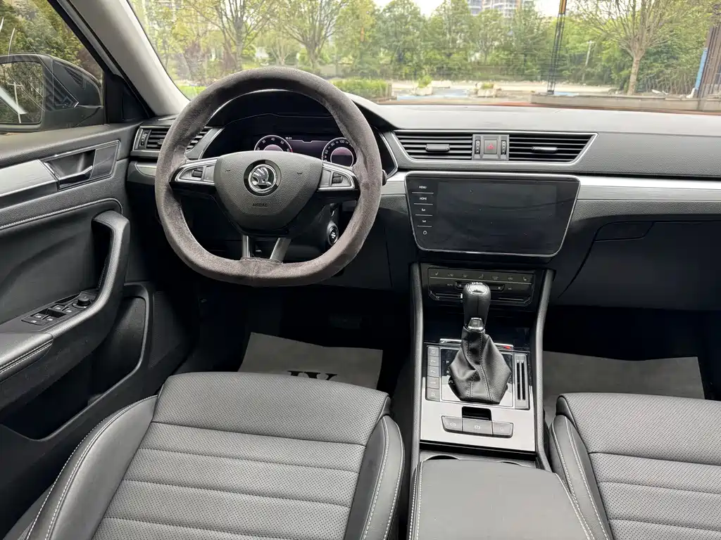 Skoda Superb — фото 6
