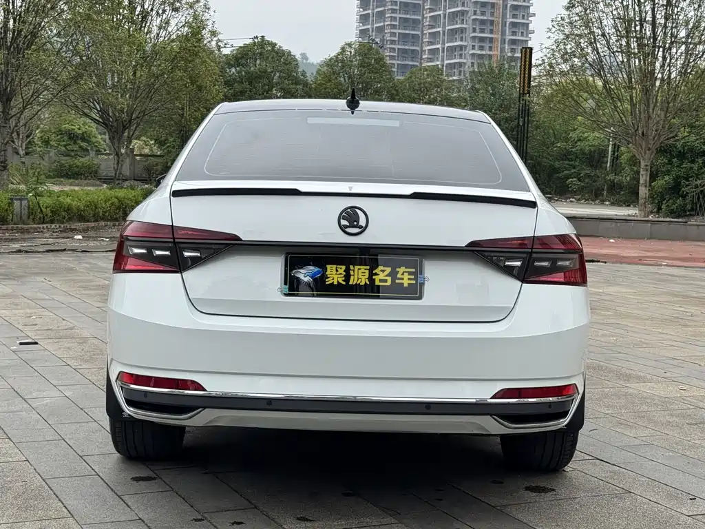 Skoda Superb — фото 8