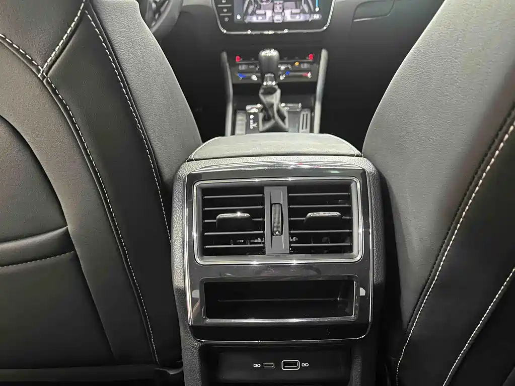 Skoda Superb — фото 11