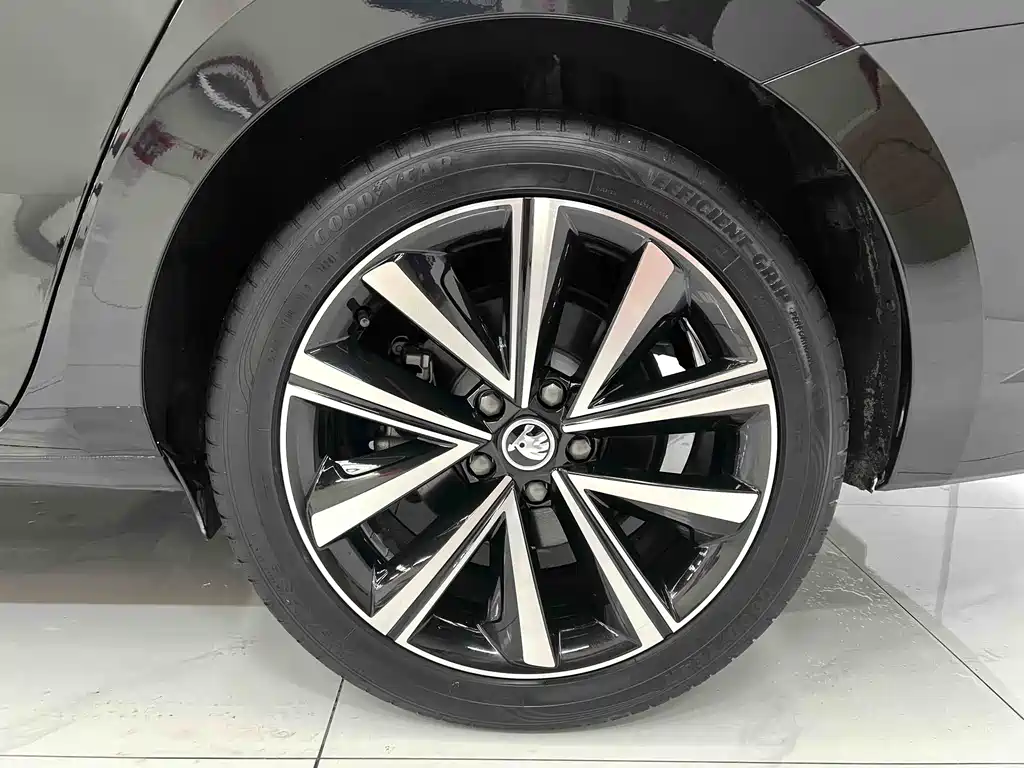 Skoda Superb — фото 15