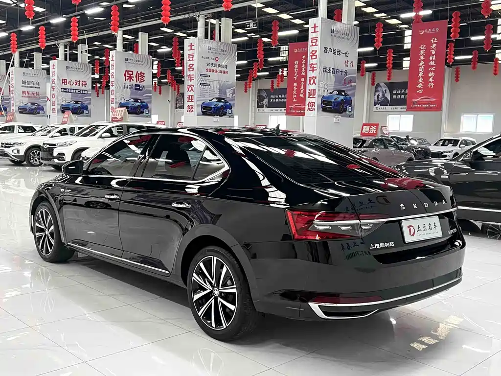 Skoda Superb — фото 4