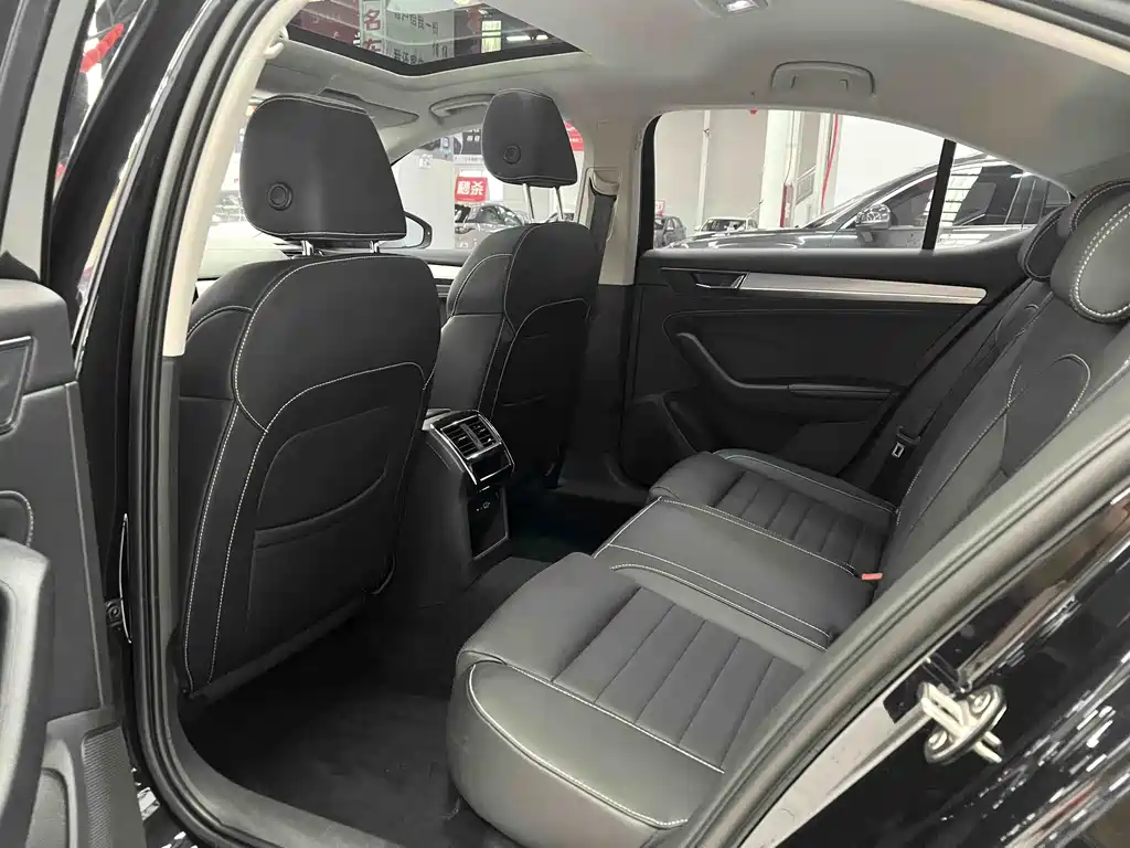 Skoda Superb — фото 10