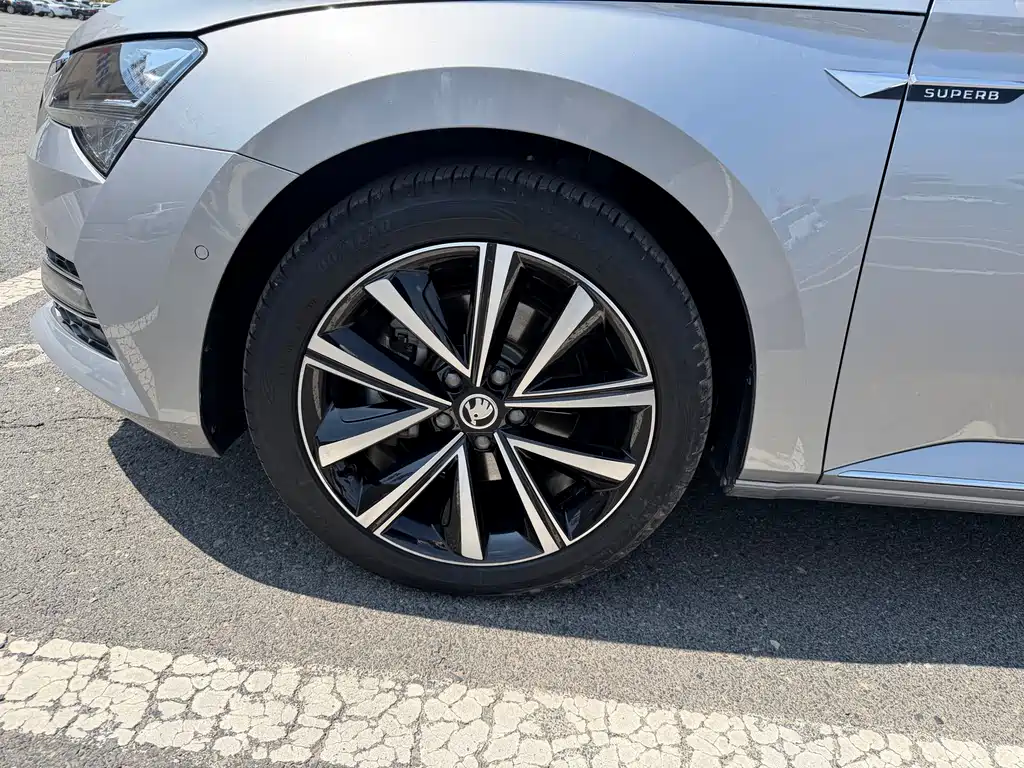 Skoda Superb — фото 13
