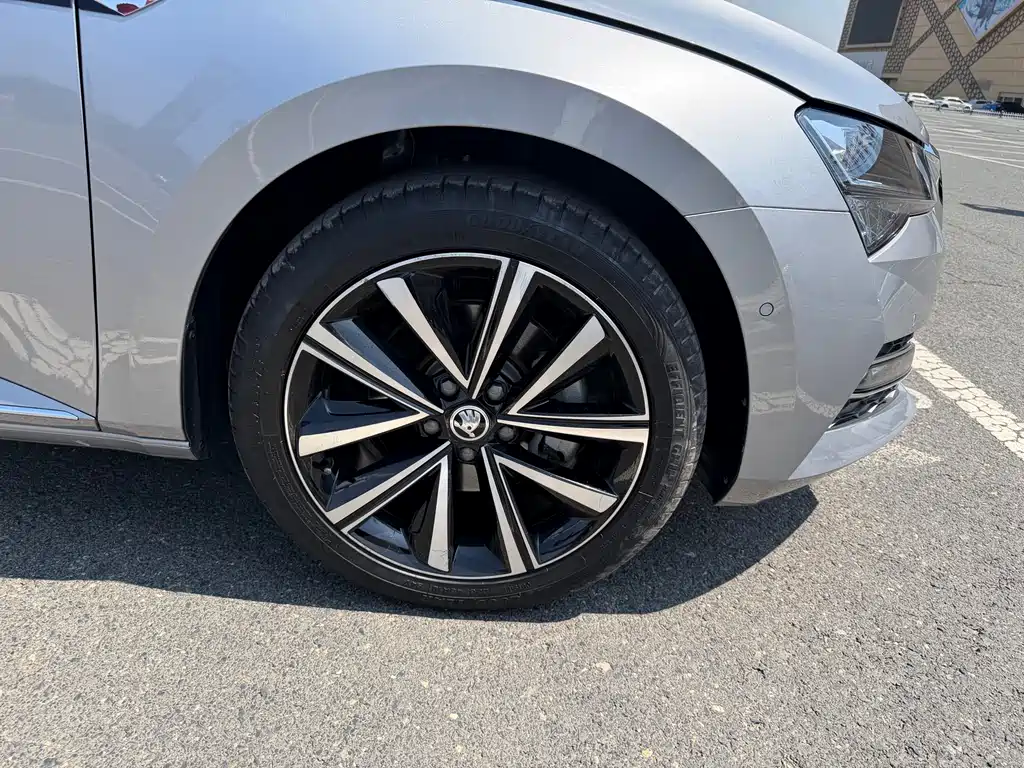 Skoda Superb — фото 14