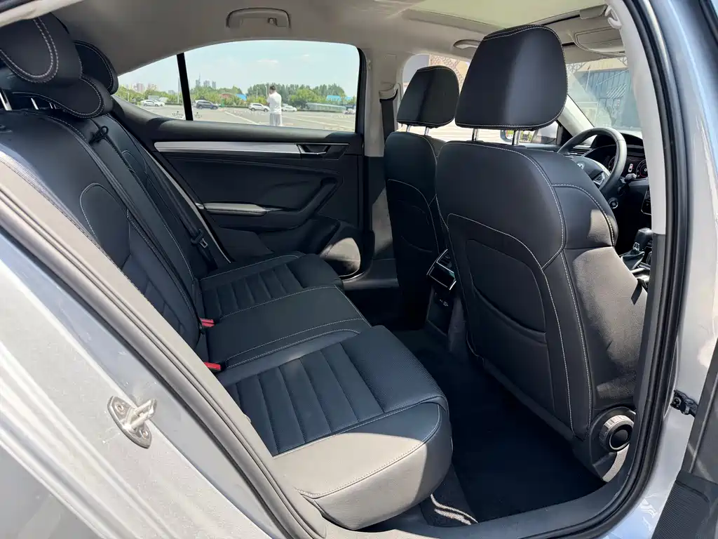 Skoda Superb — фото 17