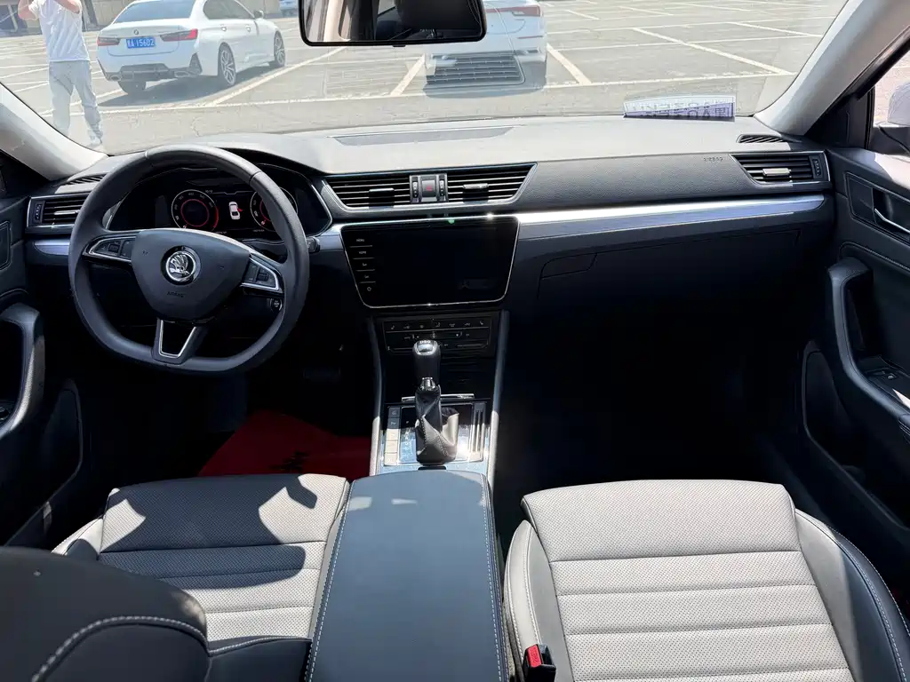 Skoda Superb — фото 19