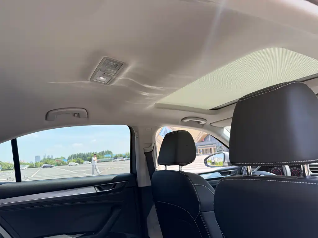 Skoda Superb — фото 21