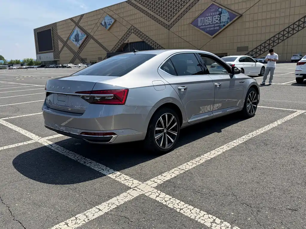 Skoda Superb — фото 4