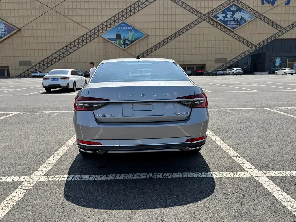 Skoda Superb — фото 5