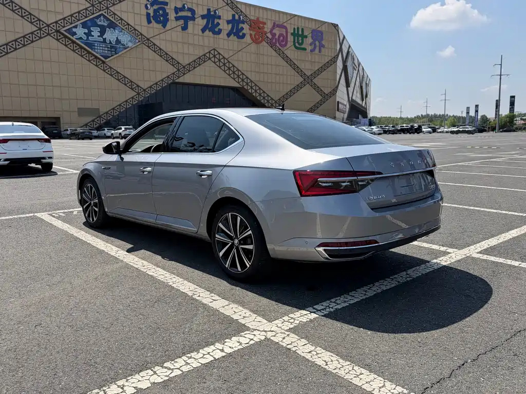 Skoda Superb — фото 6