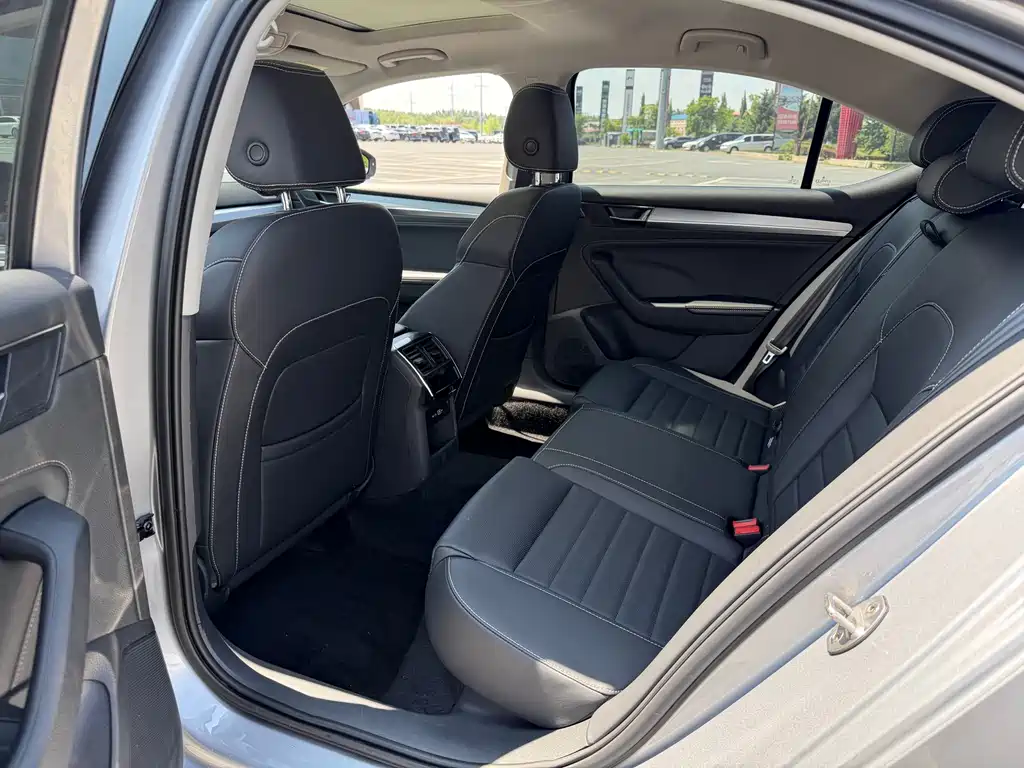 Skoda Superb — фото 10