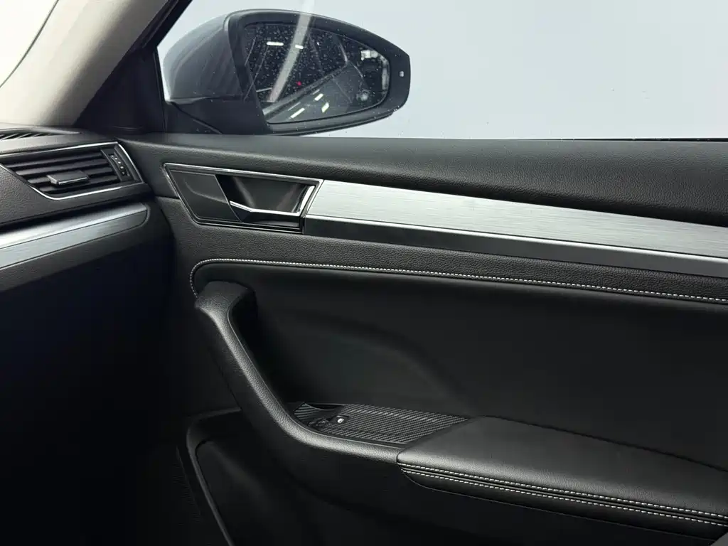 Skoda Superb — фото 11