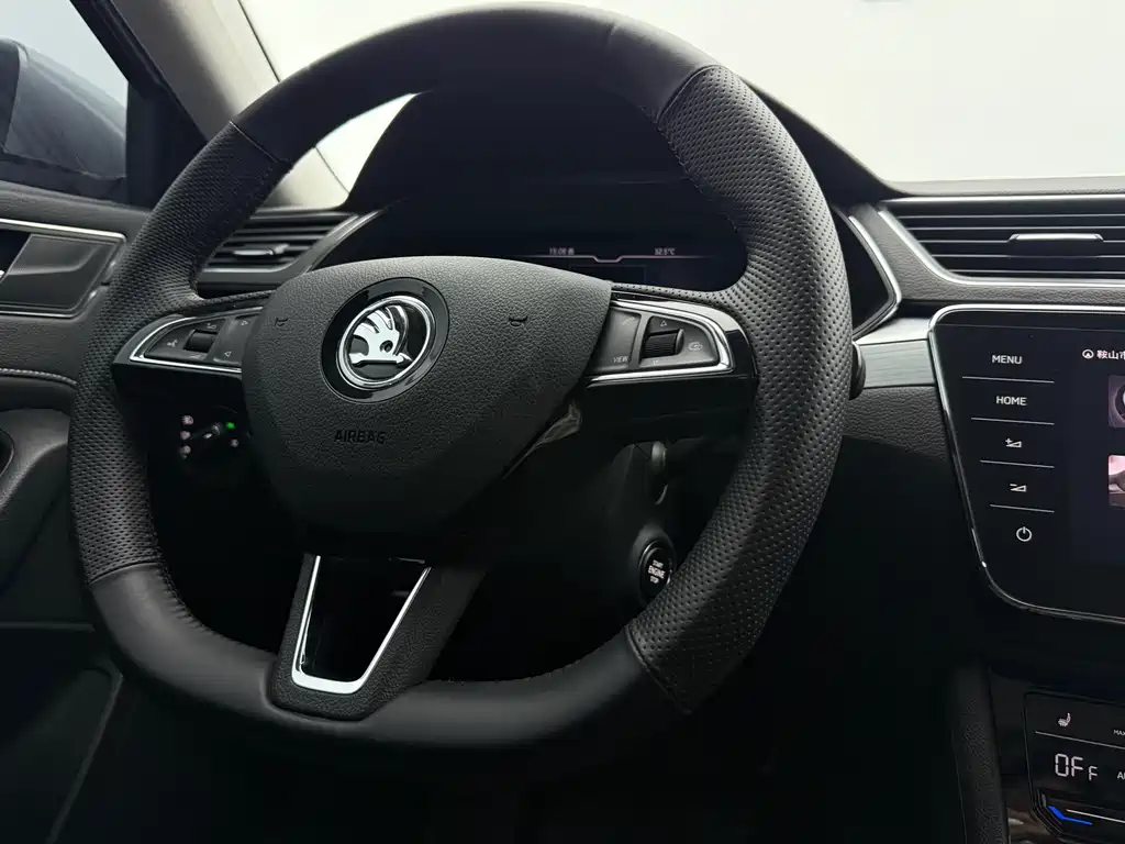 Skoda Superb — фото 13