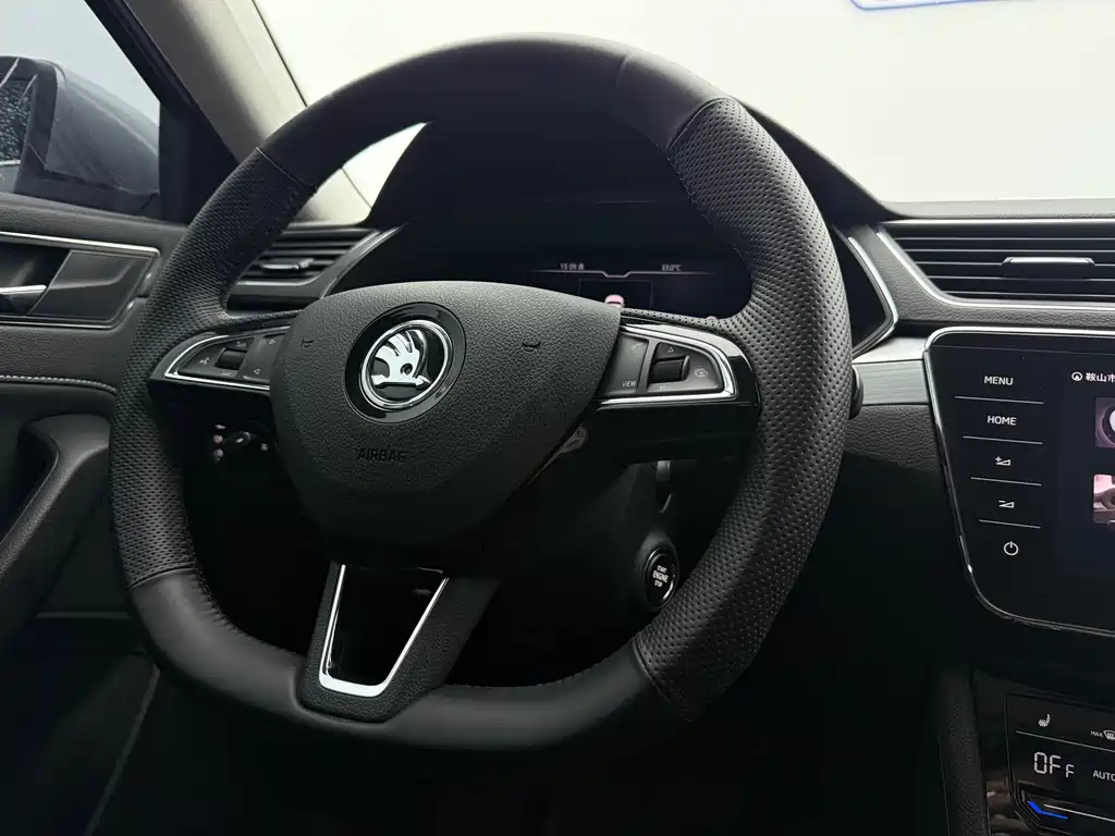 Skoda Superb — фото 14