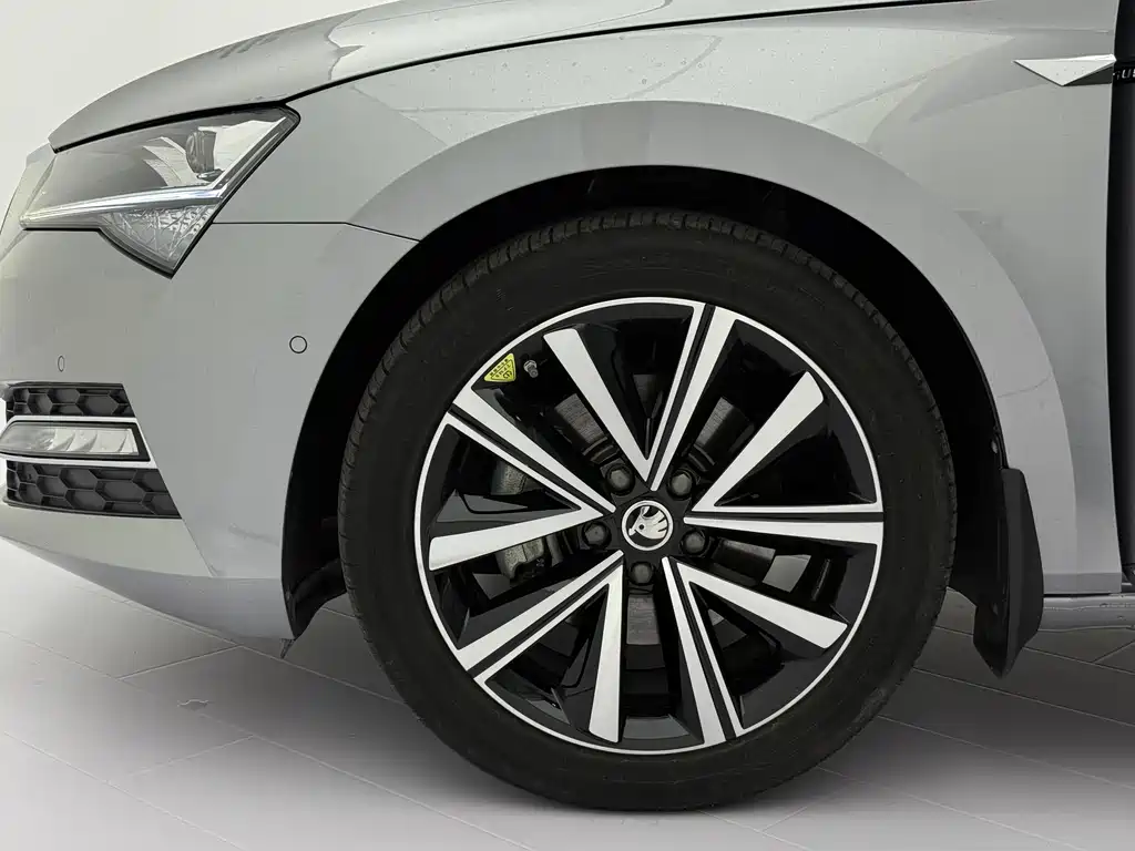 Skoda Superb — фото 20