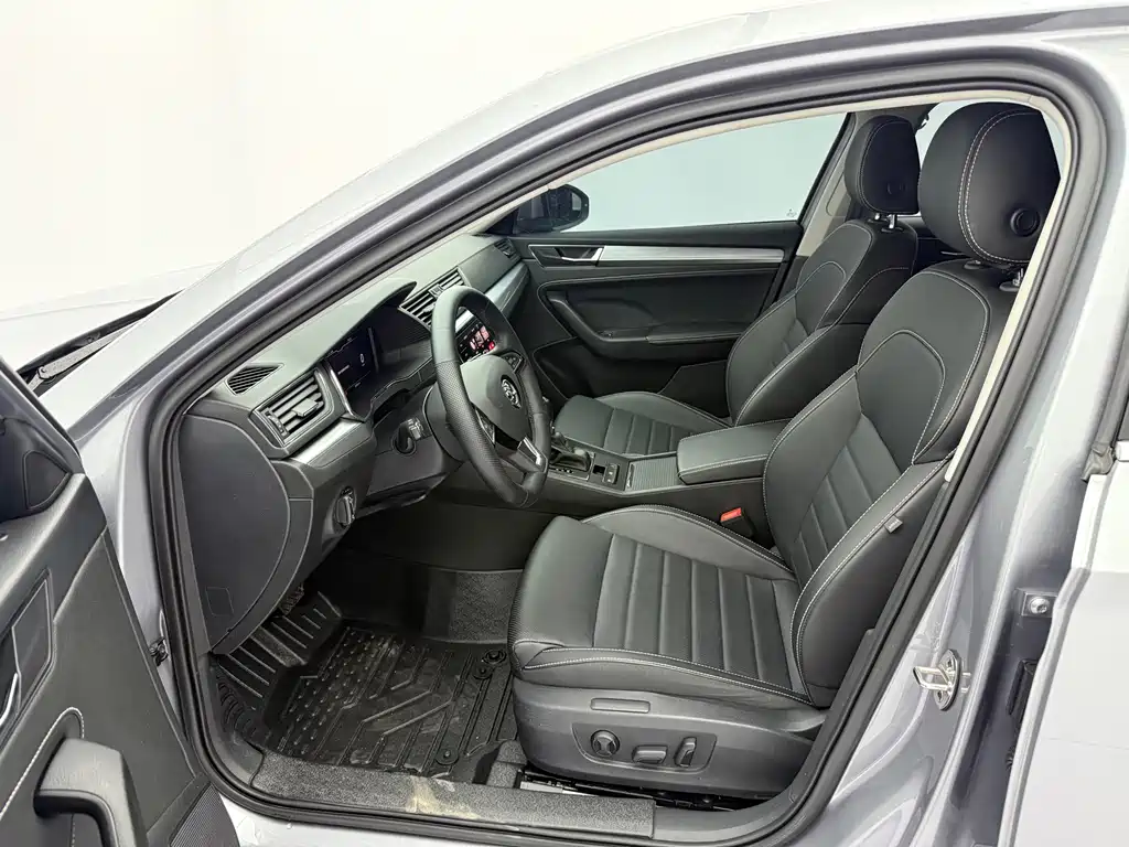 Skoda Superb — фото 21