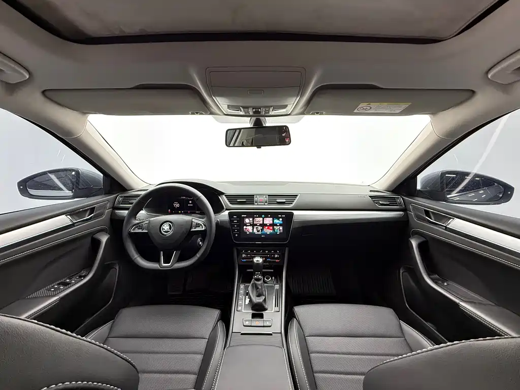 Skoda Superb — фото 10