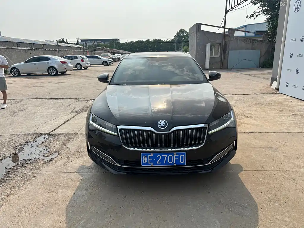 Skoda Superb — фото 2