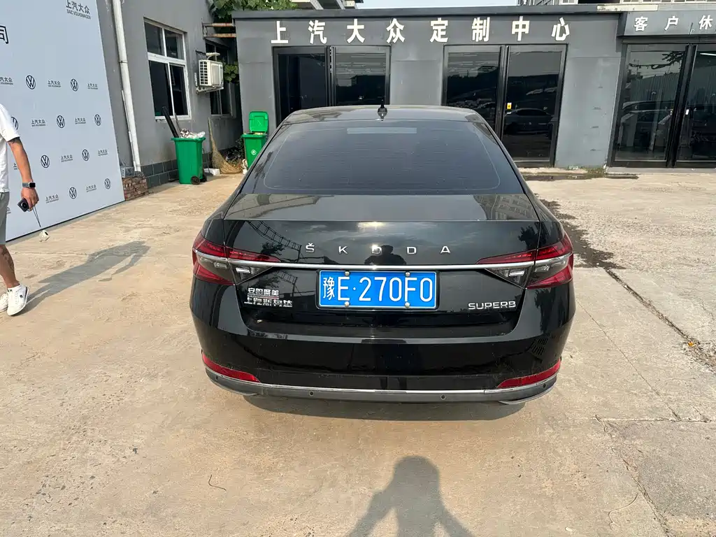 Skoda Superb — фото 11