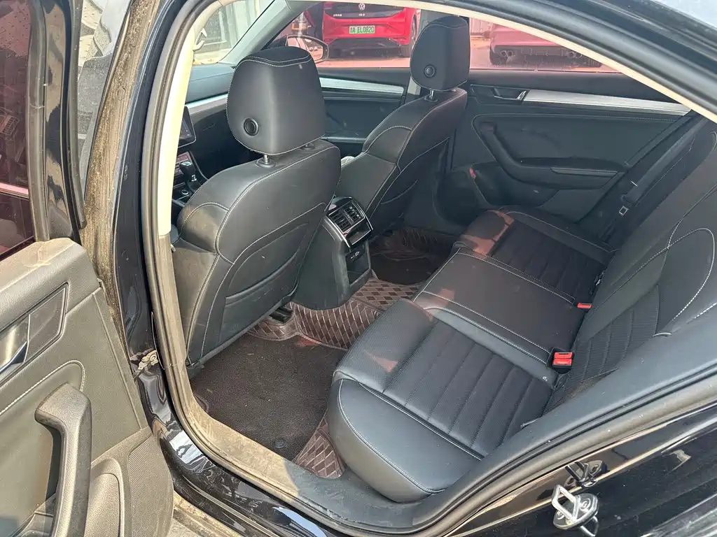Skoda Superb — фото 7