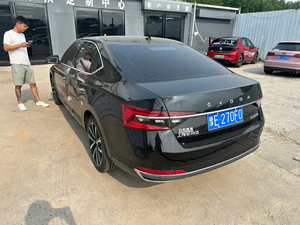 Skoda Superb — фото 10