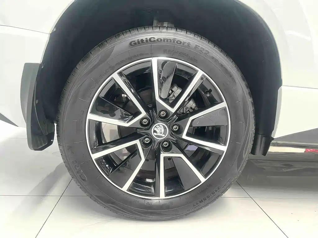 Skoda Karoq — фото 14