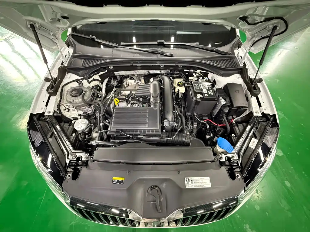 Skoda Superb — фото 8
