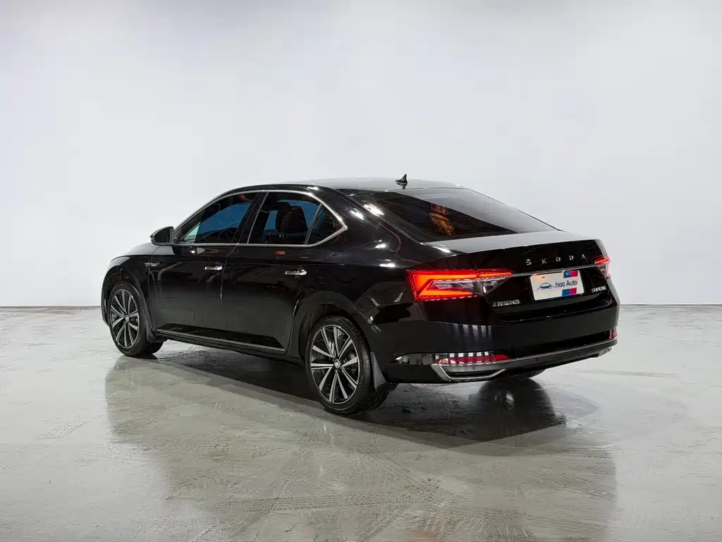 Skoda Superb — фото 4