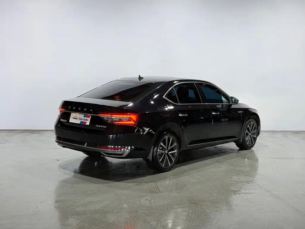 Skoda Superb — фото 6