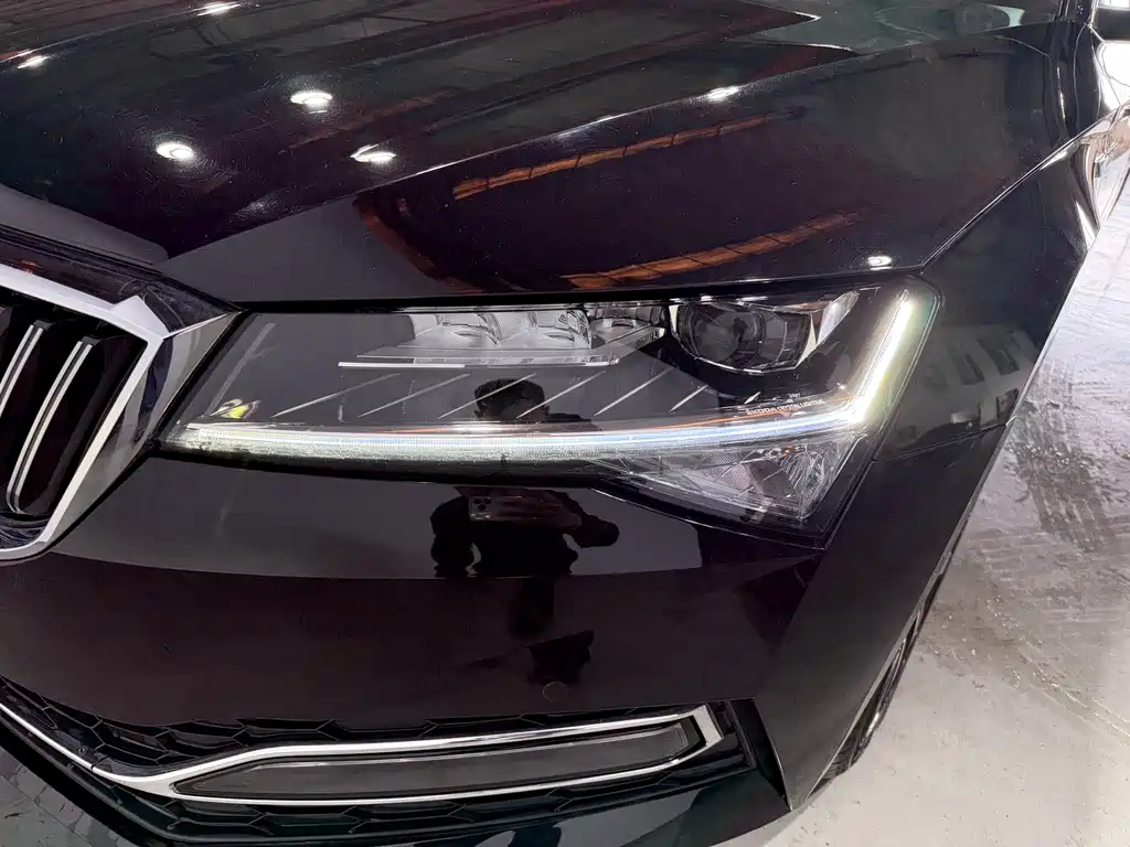 Skoda Superb — фото 7