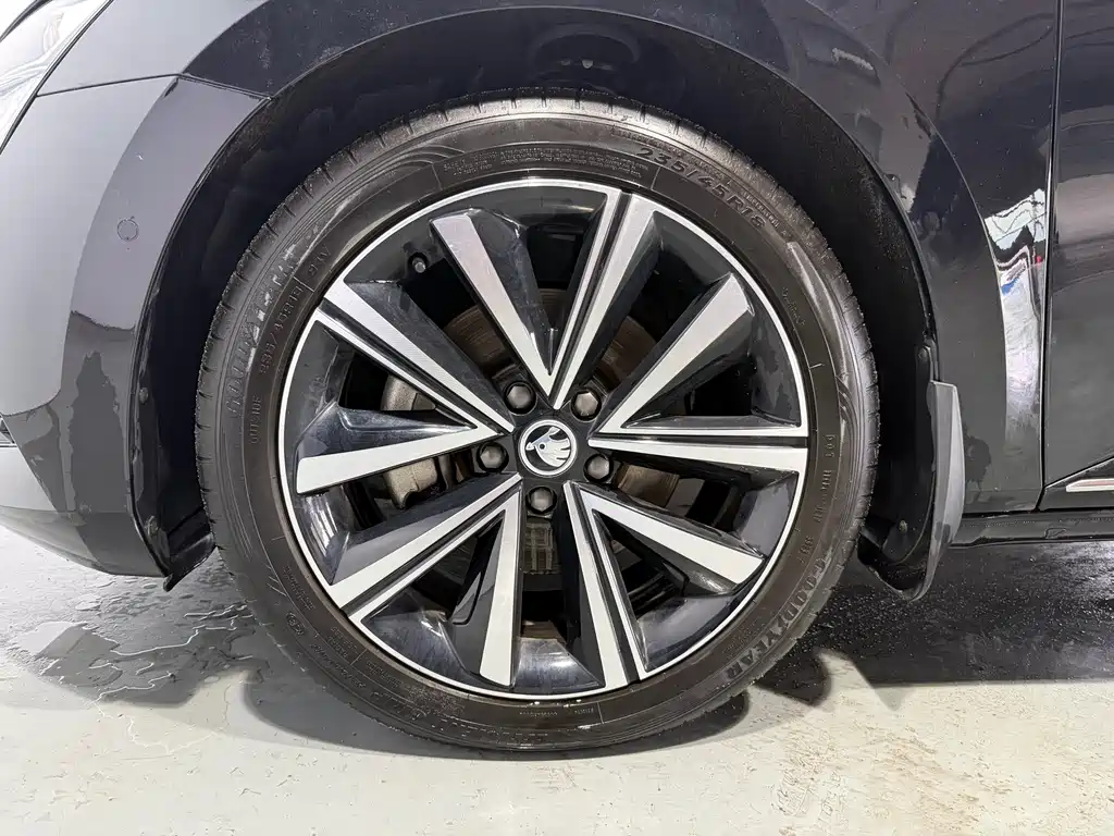 Skoda Superb — фото 8