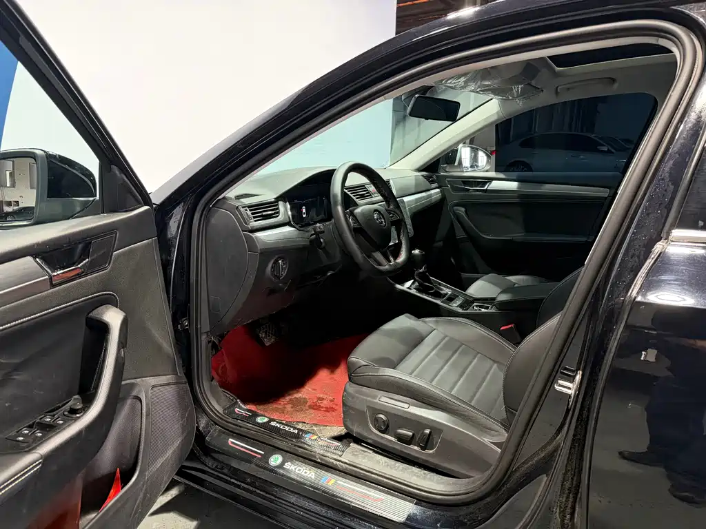 Skoda Superb — фото 9