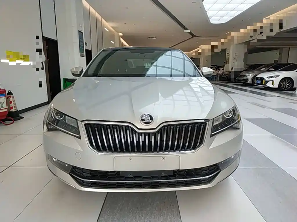 Skoda Superb — фото 3