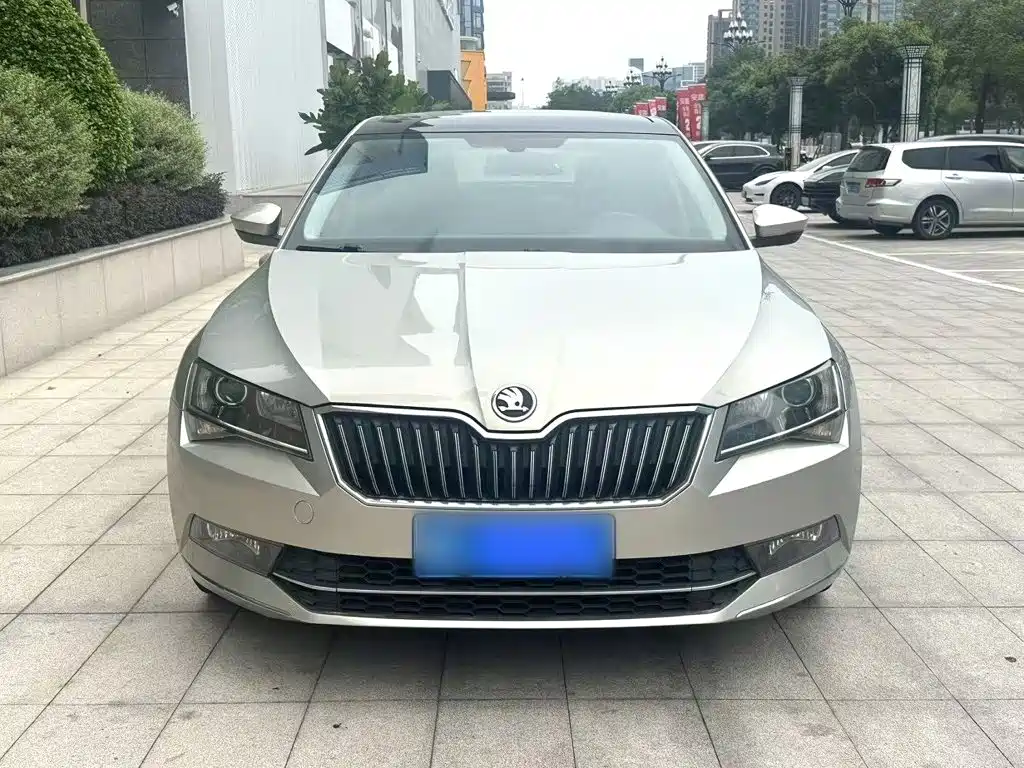 Skoda Superb — фото 3
