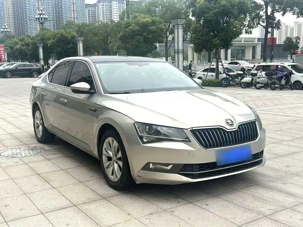 Skoda Superb — фото 4