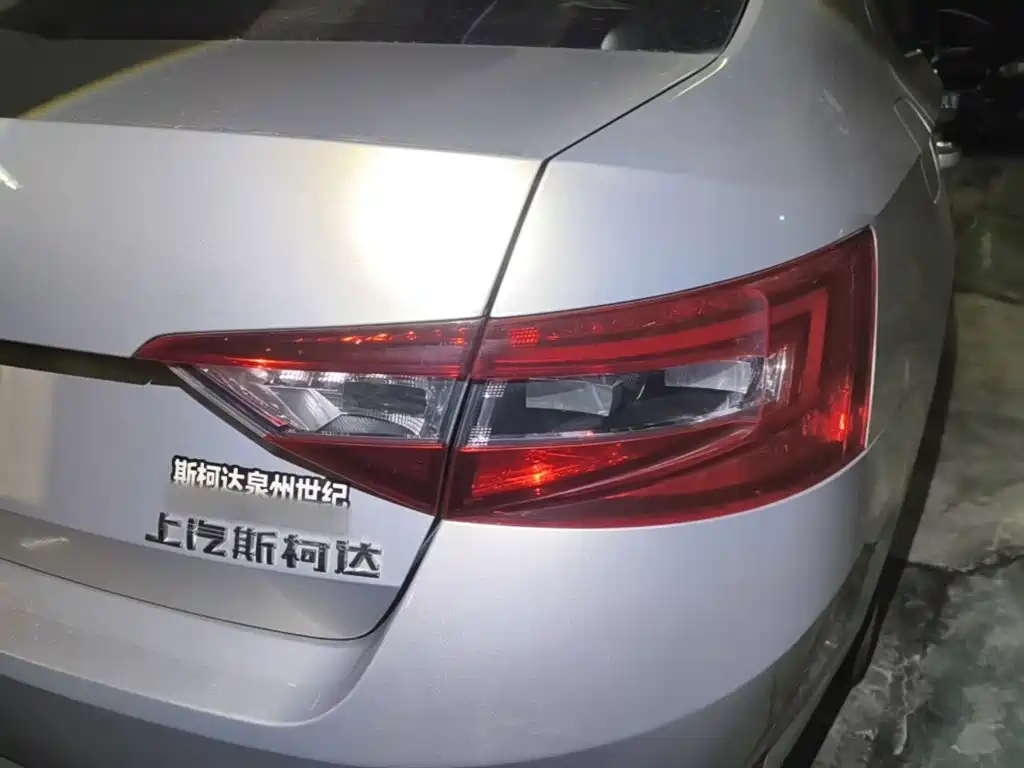 Skoda Superb — фото 8