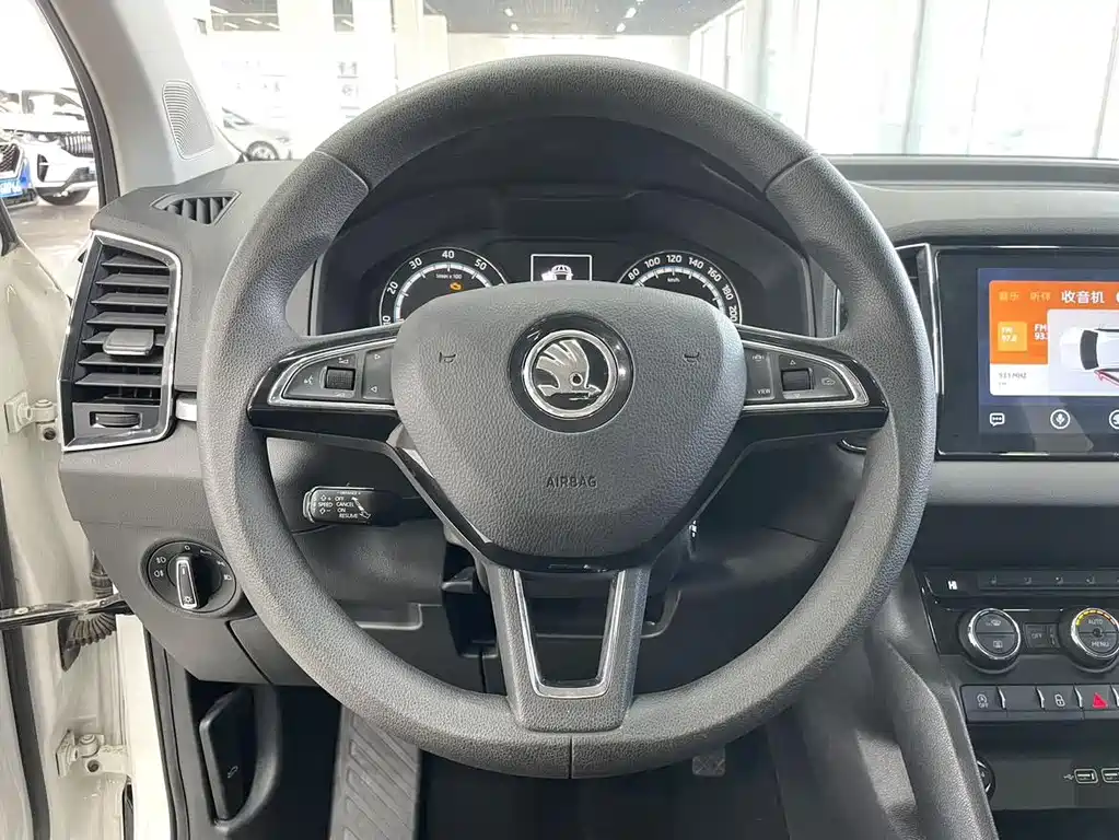 Skoda Karoq — фото 8