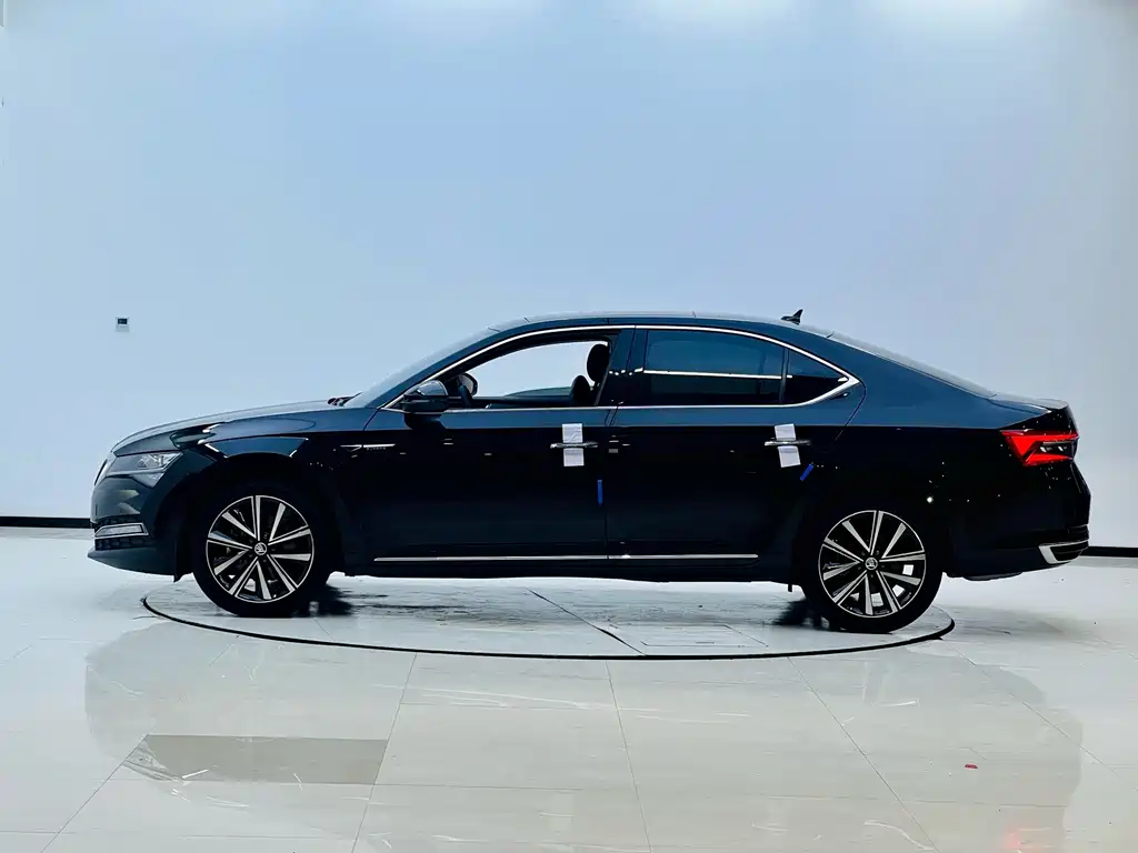 Skoda Superb — фото 3