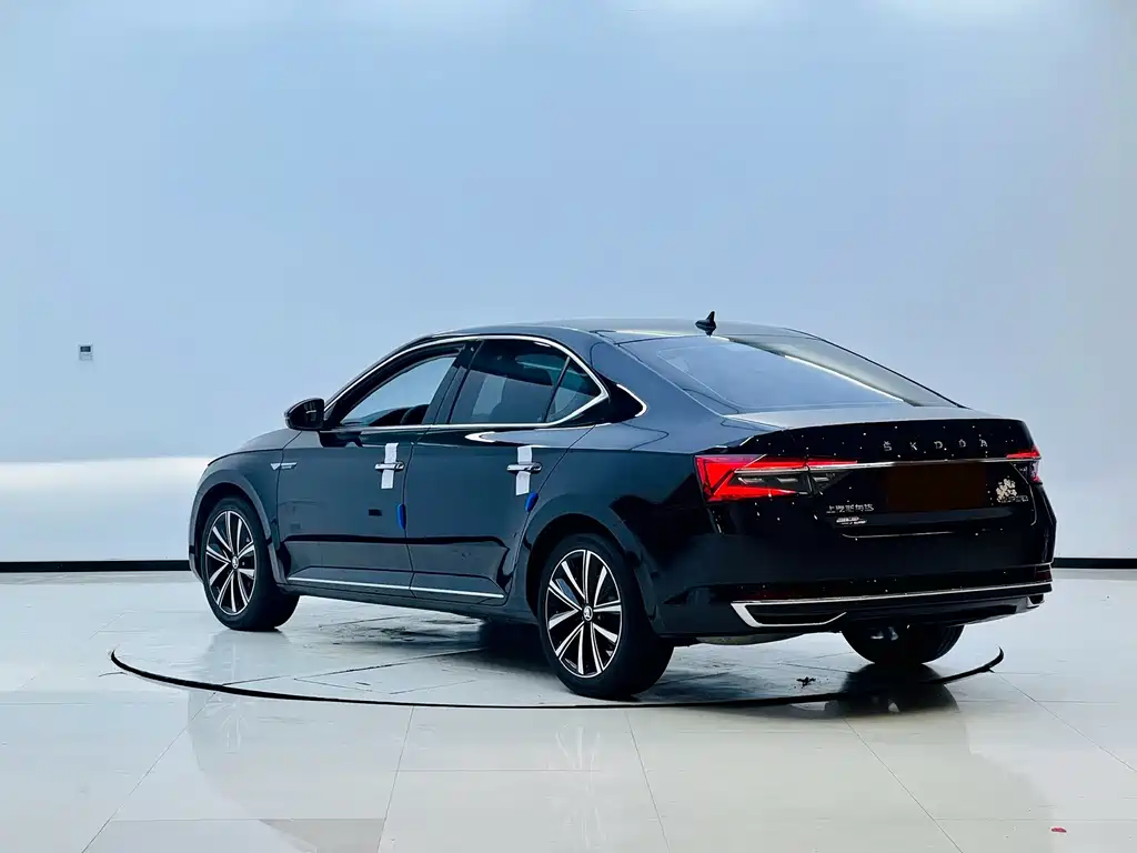 Skoda Superb — фото 4